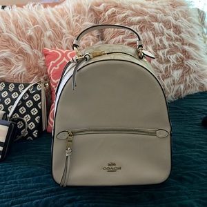 Coach chalk white with signature backpack